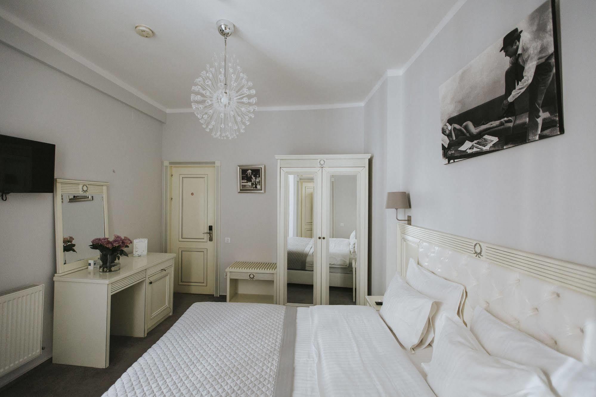 Vila Cornelia Bucharest Exterior photo