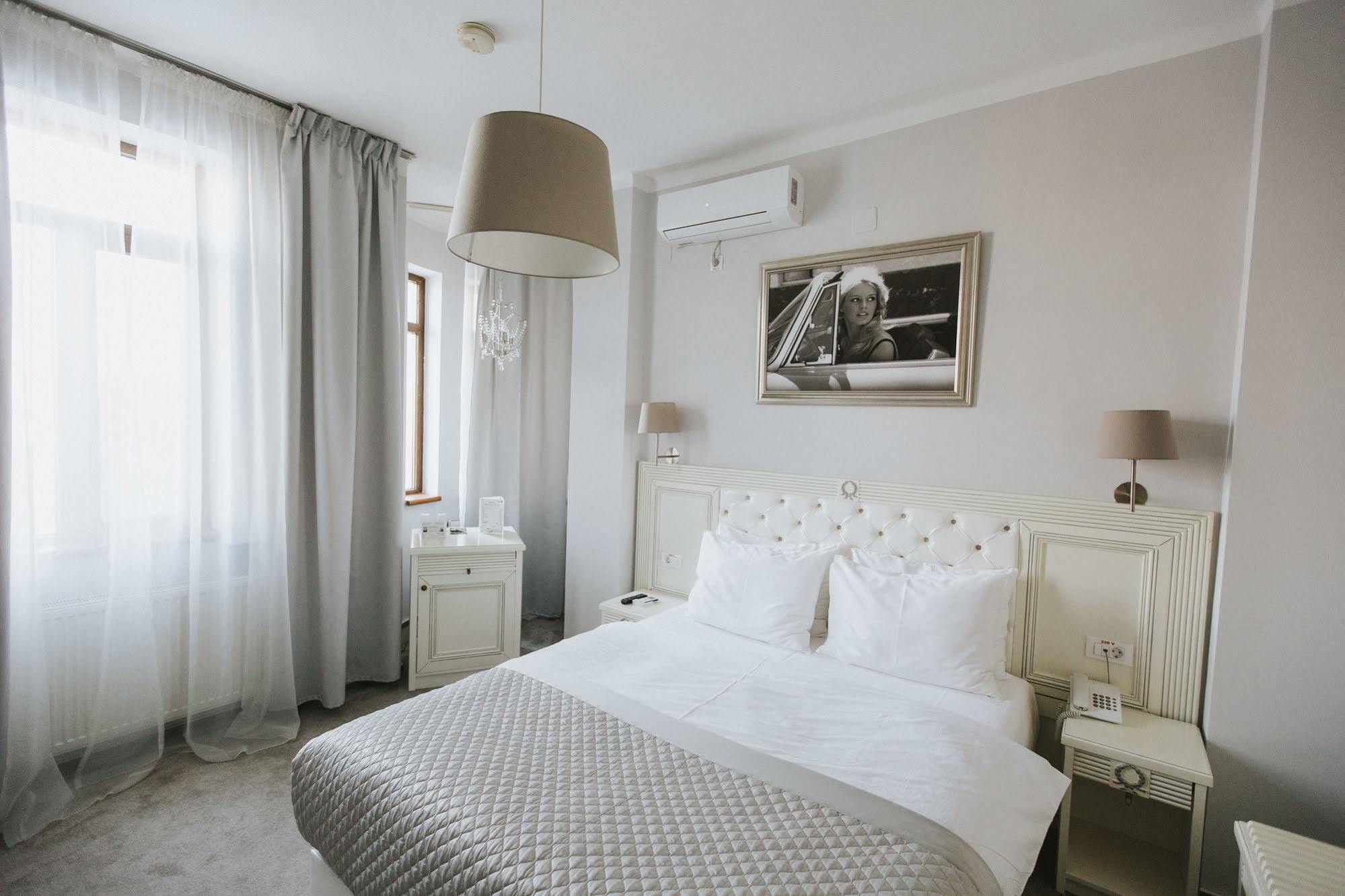 Vila Cornelia Bucharest Exterior photo